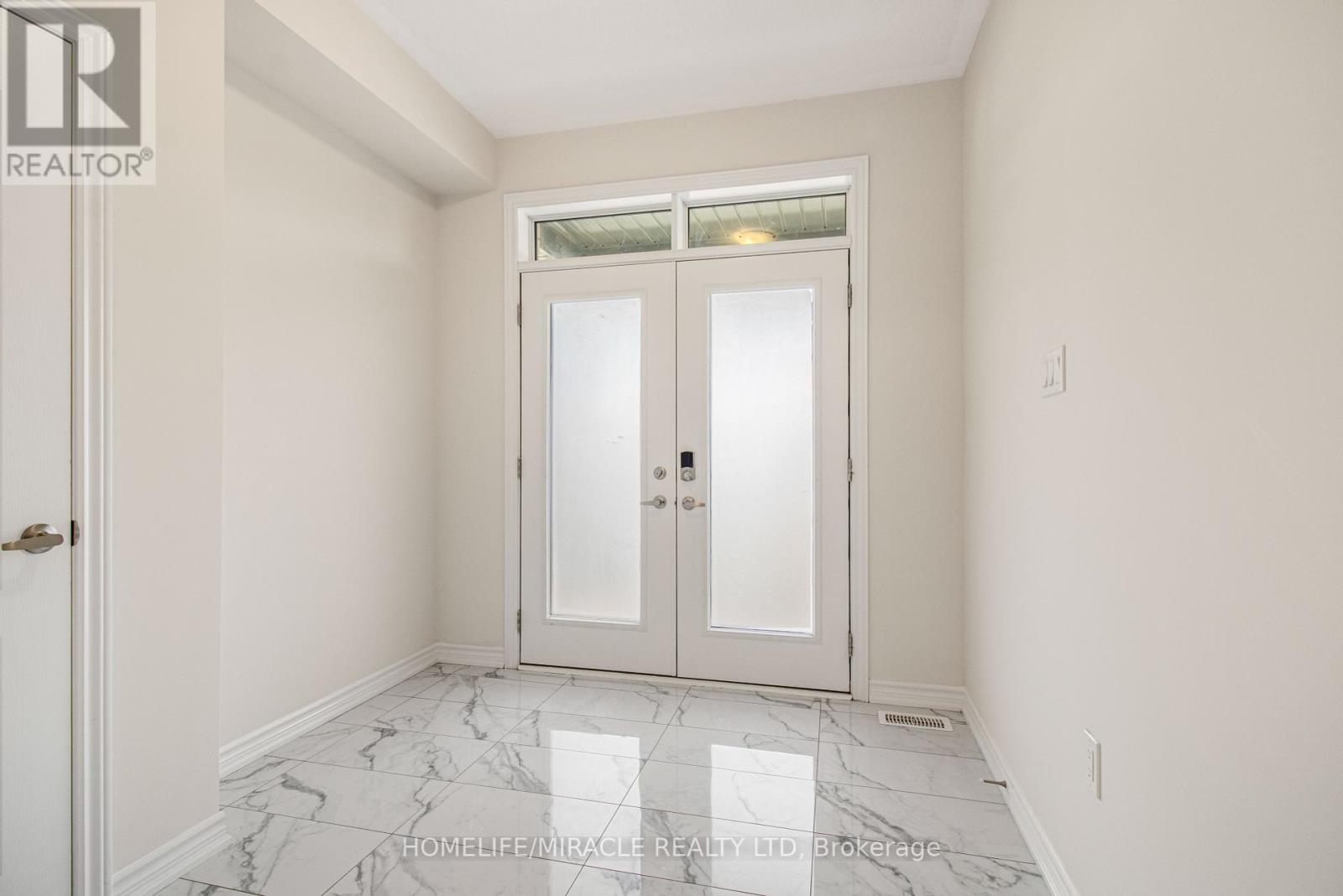 63 Lipscott Drive, Caledon, Ontario  L7C 4K1 - Photo 2 - W12396845