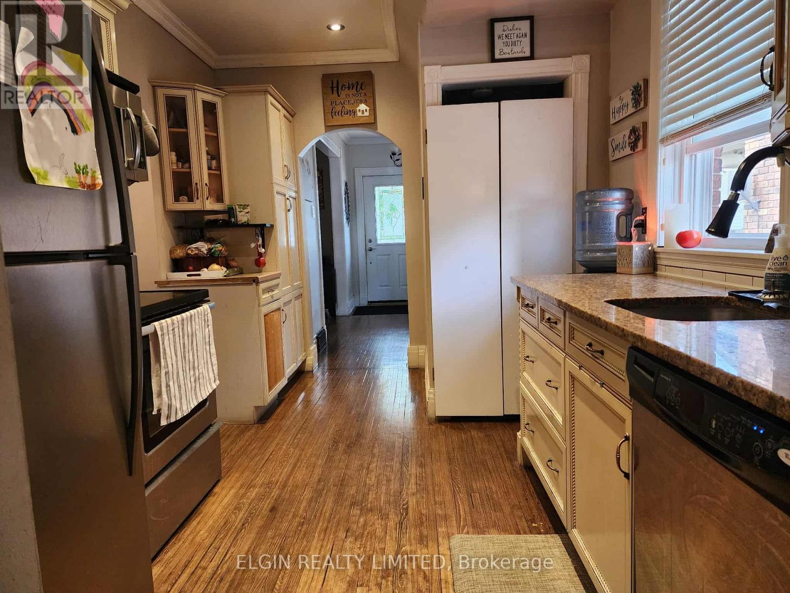 82 Fifth Avenue, St. Thomas, Ontario  N5R 4E1 - Photo 2 - X12402619