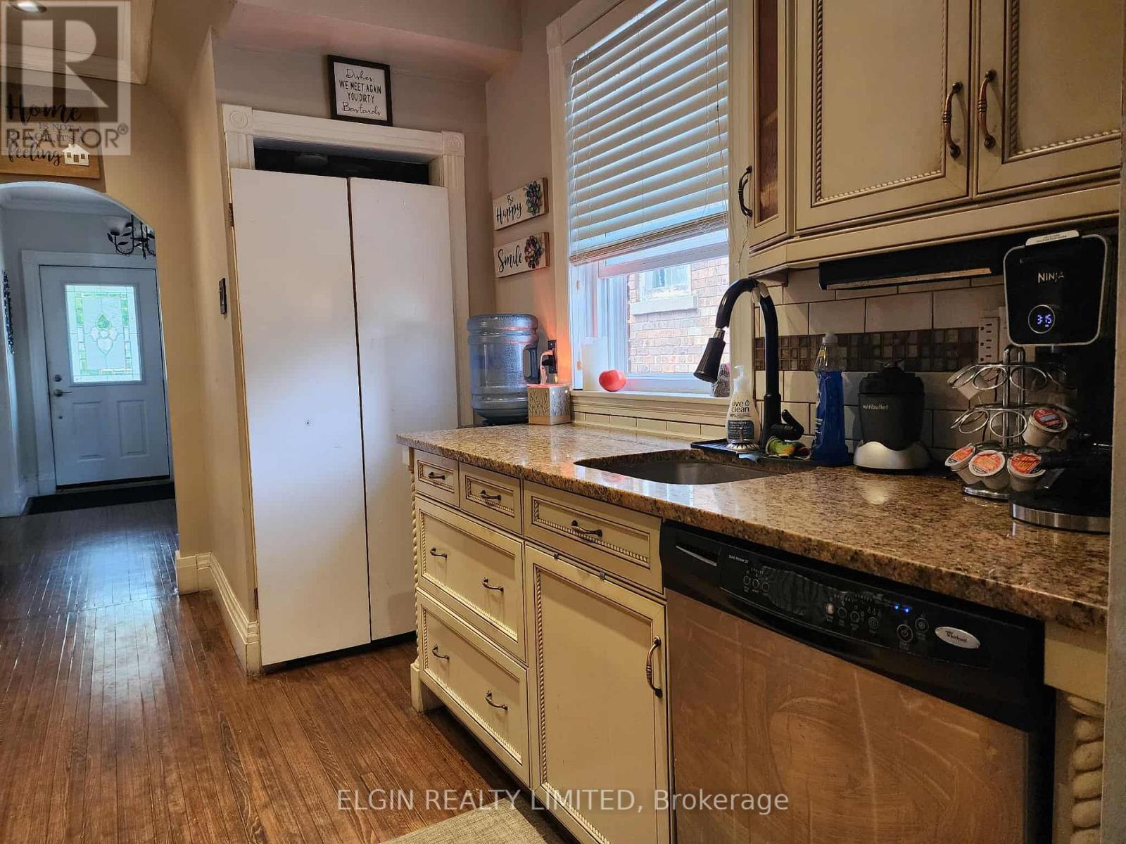 82 Fifth Avenue, St. Thomas, Ontario  N5R 4E1 - Photo 3 - X12402619