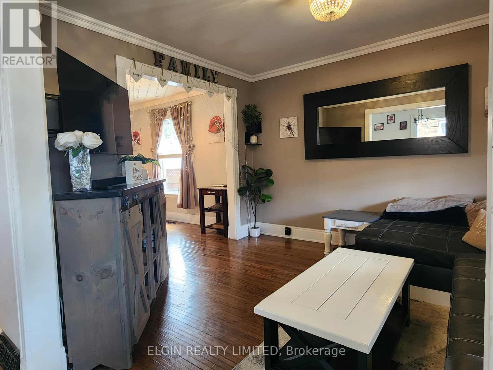 82 Fifth Avenue, St. Thomas, Ontario  N5R 4E1 - Photo 8 - X12402619