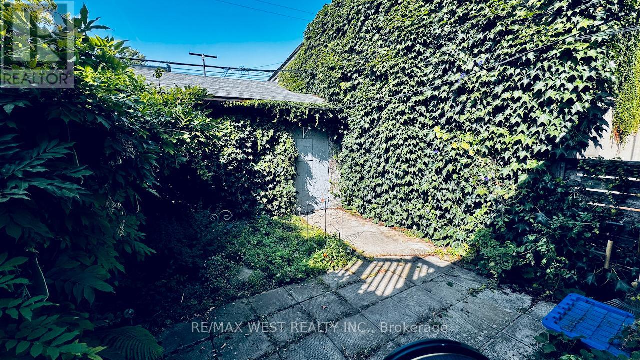 88 Montrose Avenue, Toronto, Ontario  M6J 2T7 - Photo 11 - C12402612