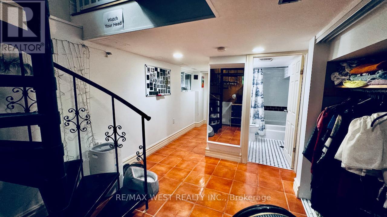 88 Montrose Avenue, Toronto, Ontario  M6J 2T7 - Photo 13 - C12402612