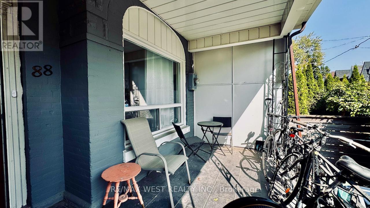 88 Montrose Avenue, Toronto, Ontario  M6J 2T7 - Photo 2 - C12402612