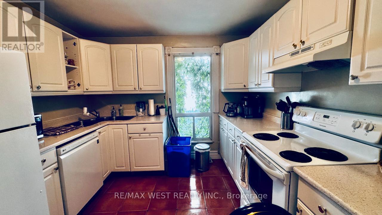 88 Montrose Avenue, Toronto, Ontario  M6J 2T7 - Photo 23 - C12402612