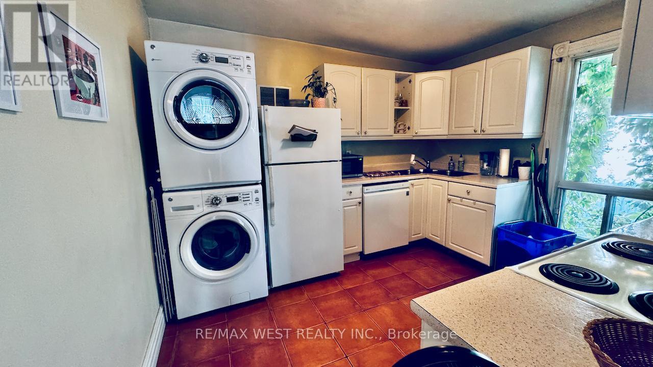 88 Montrose Avenue, Toronto, Ontario  M6J 2T7 - Photo 24 - C12402612