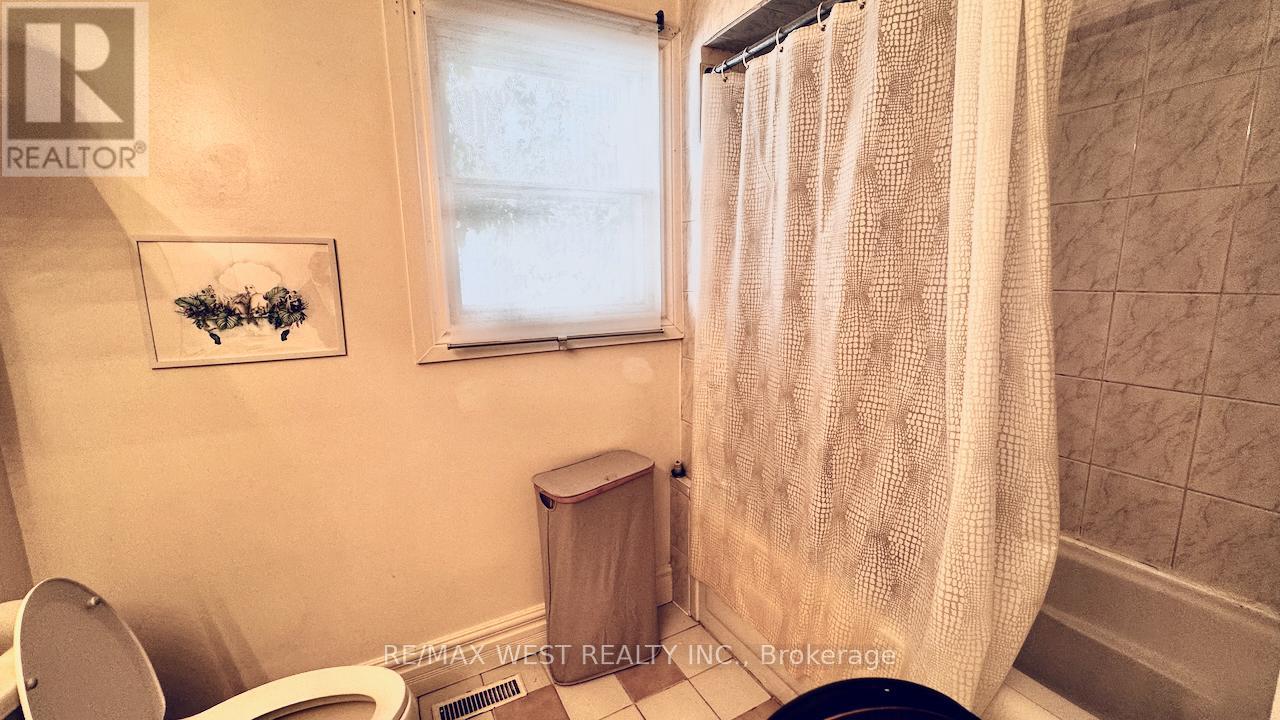 88 Montrose Avenue, Toronto, Ontario  M6J 2T7 - Photo 26 - C12402612
