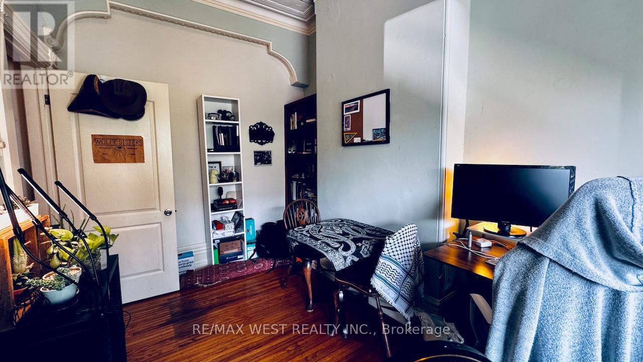 88 Montrose Avenue, Toronto, Ontario  M6J 2T7 - Photo 6 - C12402612