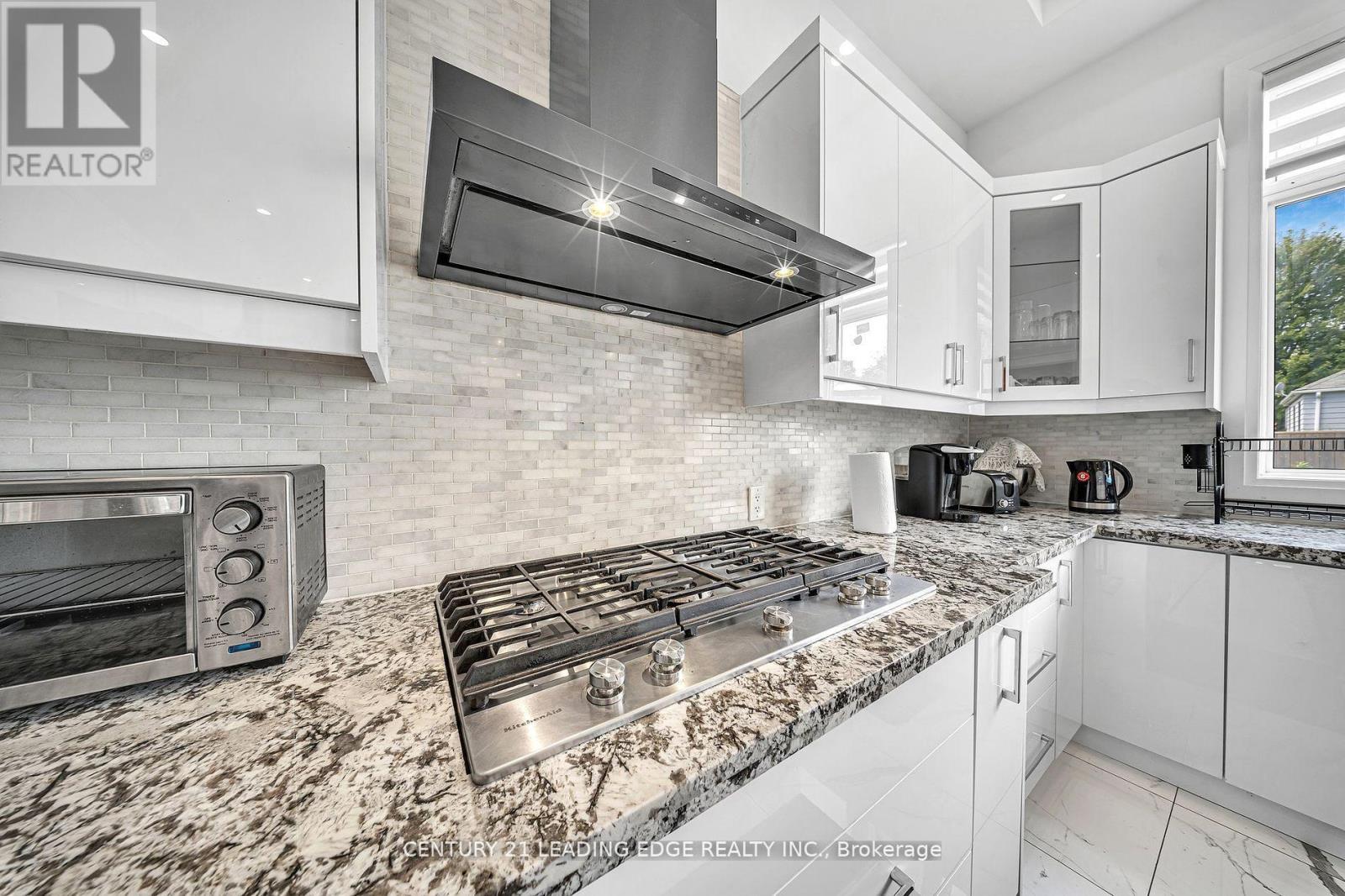 736 Hillview Crescent, Pickering, Ontario  L1W 2S1 - Photo 11 - E12402613