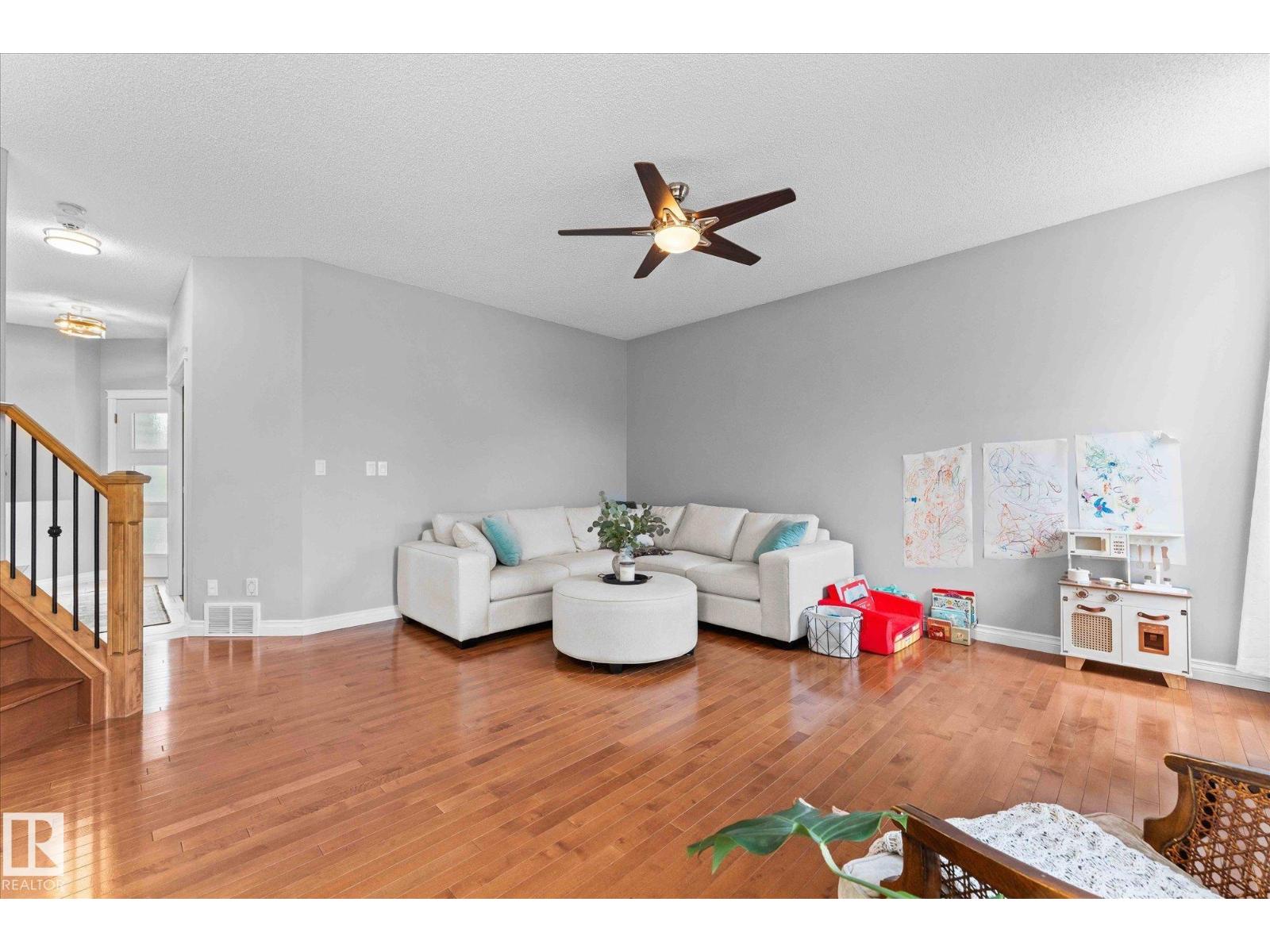 Property at 26 LINKSIDE WY image 4