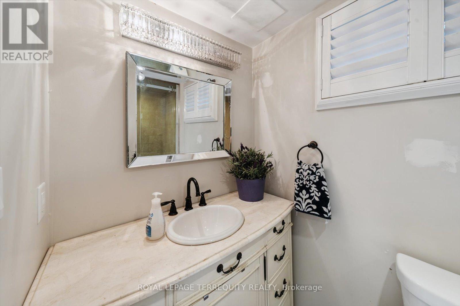 1825 Hyde Mill Crescent, Mississauga, Ontario  L5N 0A7 - Photo 35 - W12402589