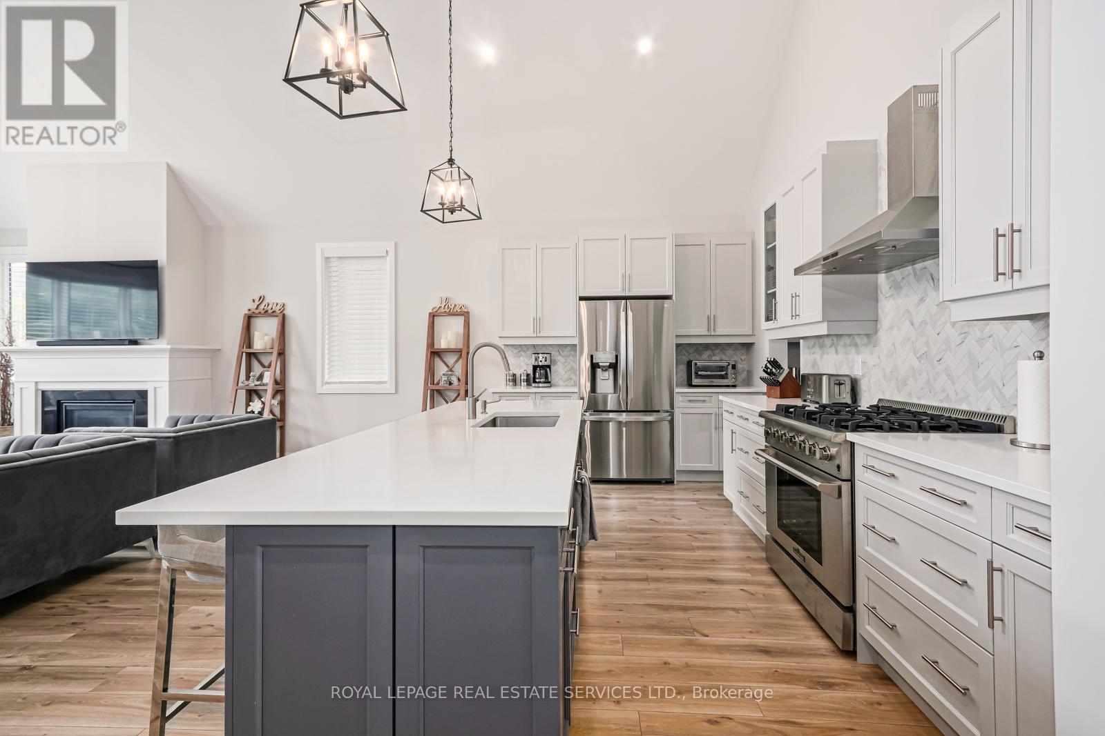172 Courtland Street, Blue Mountains, Ontario  L9Y 4E4 - Photo 7 - X12402608