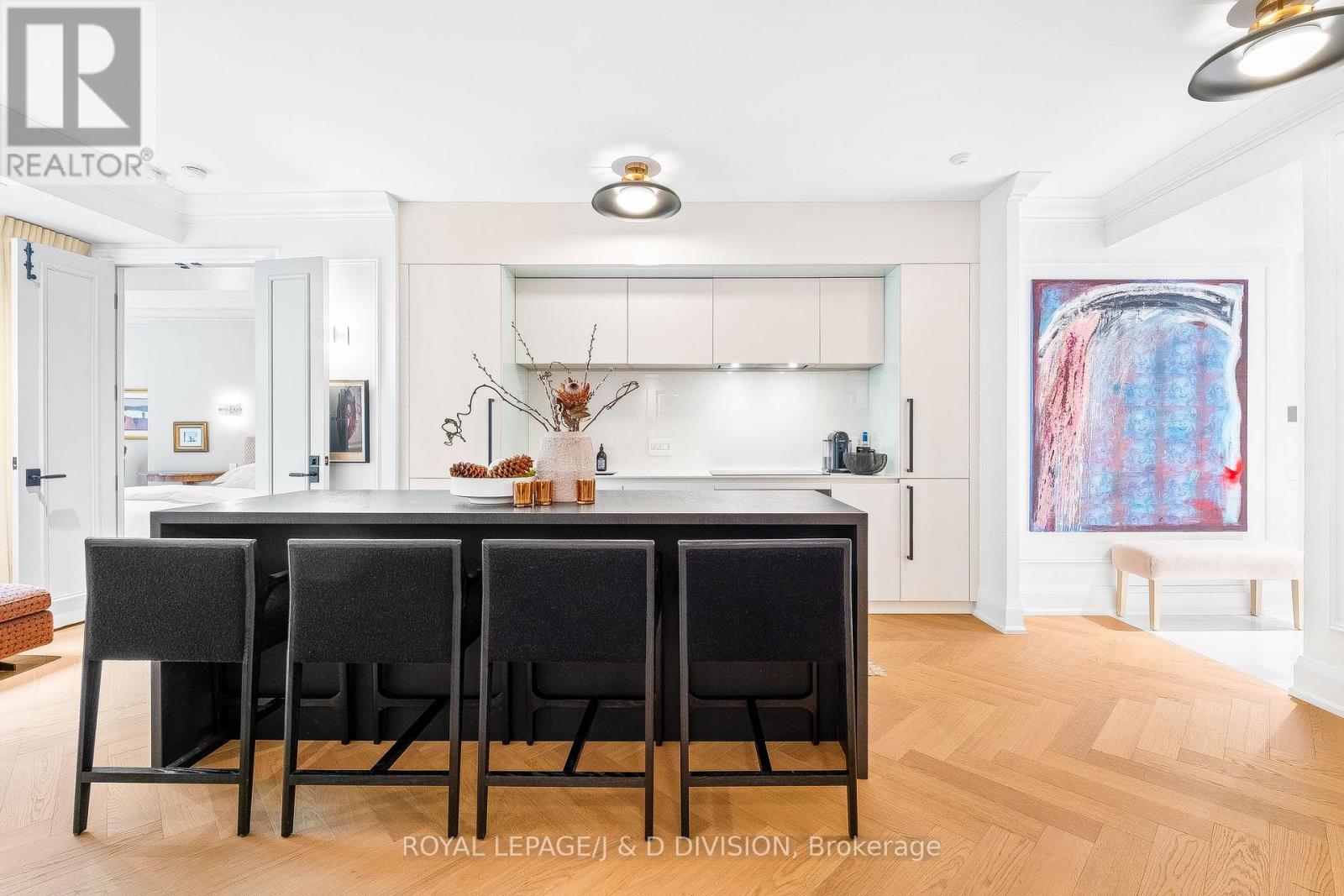 301 - 20 SCRIVENER SQUARE, Toronto, Ontario