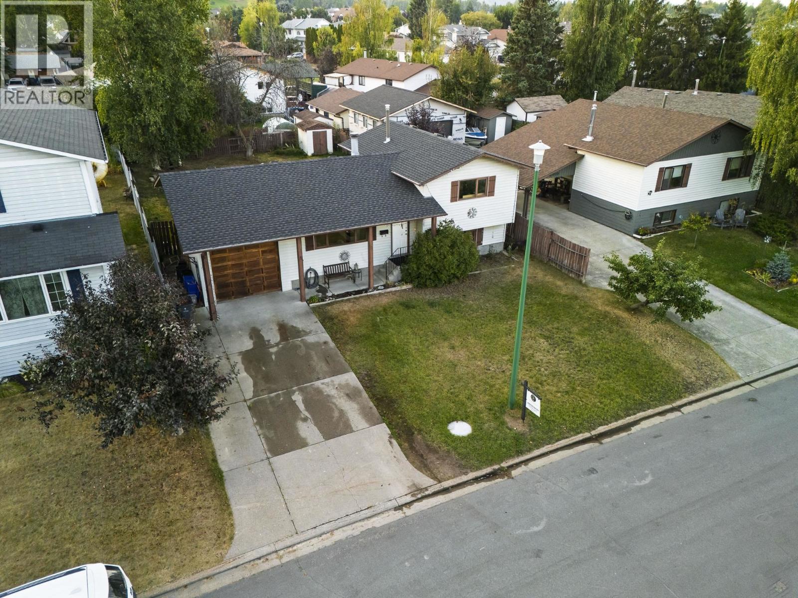 Property at 3011 CHRISTOPHER CRESCENT image 2