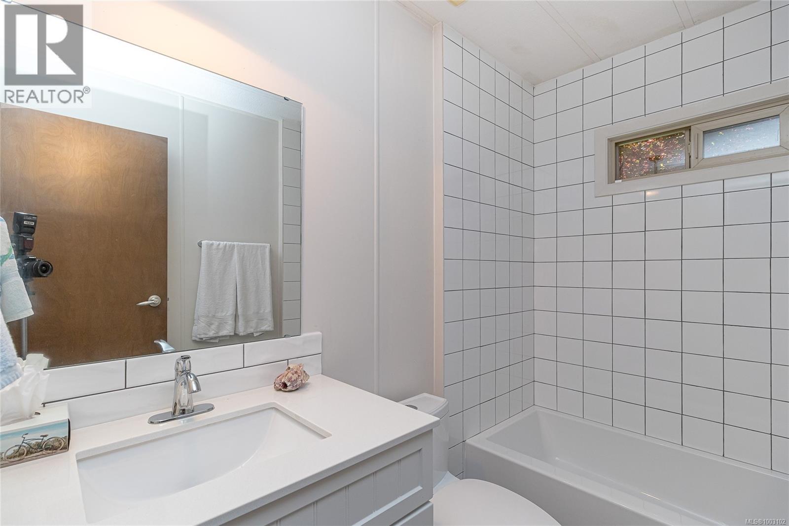 2177 Summergate Blvd, Sidney, British Columbia  V8L 4K9 - Photo 24 - 1003102