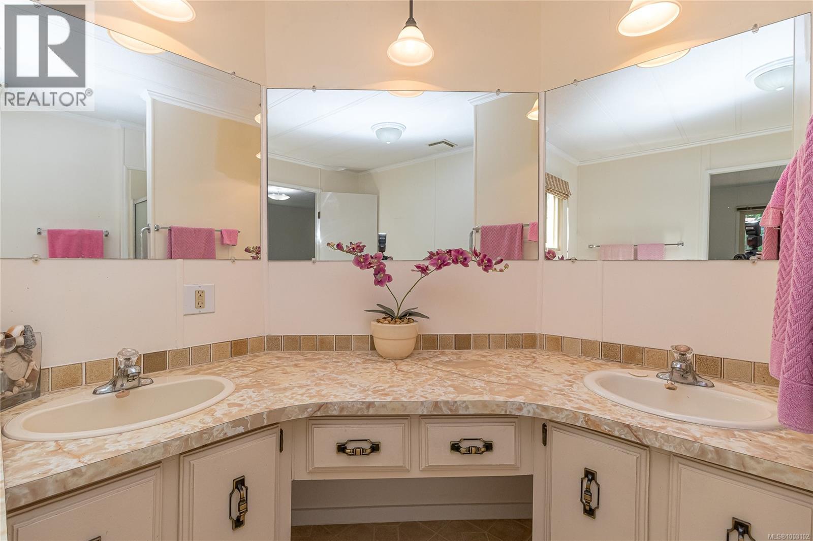 2177 Summergate Blvd, Sidney, British Columbia  V8L 4K9 - Photo 19 - 1003102