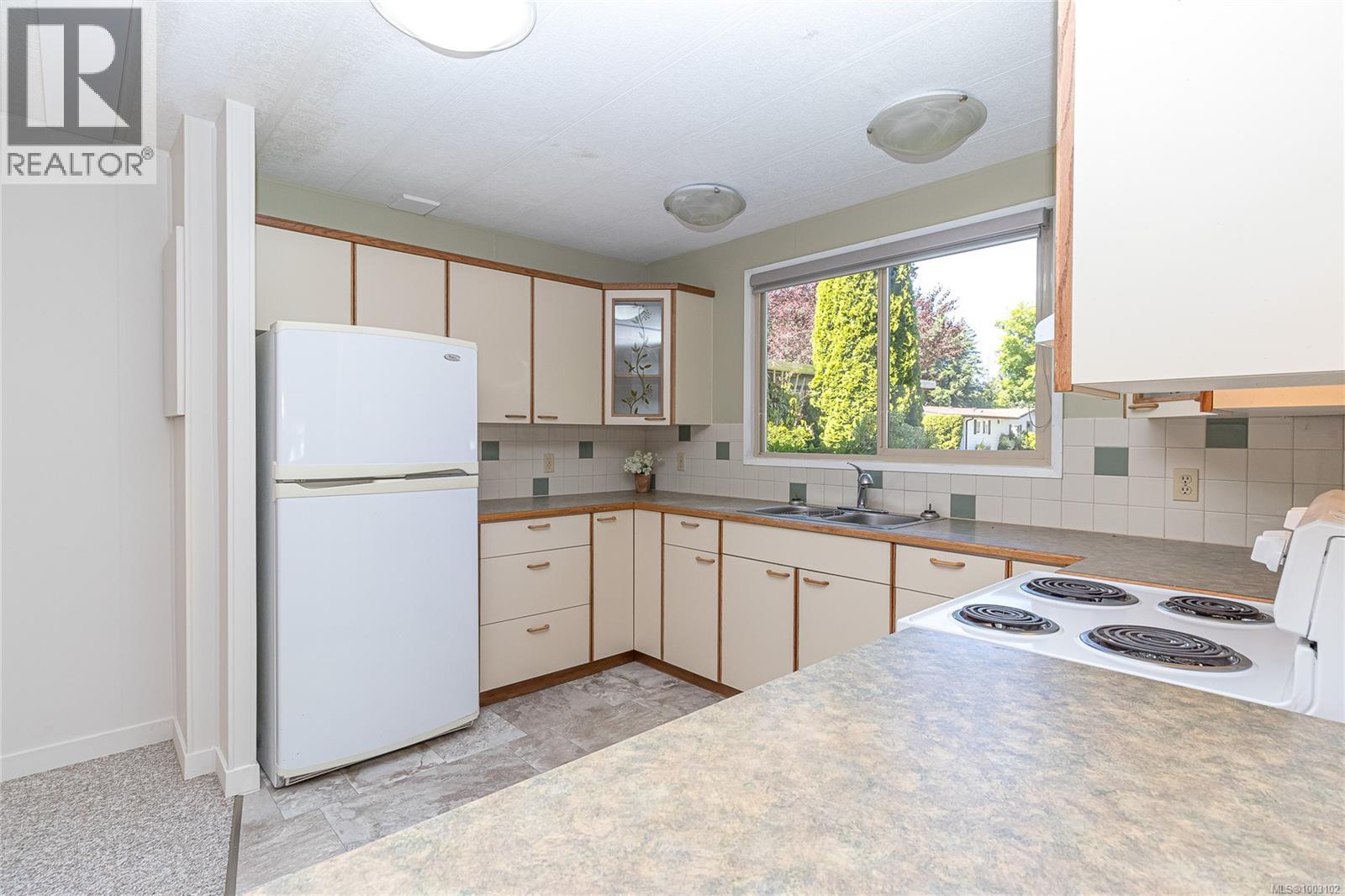 2177 Summergate Blvd, Sidney, British Columbia  V8L 4K9 - Photo 12 - 1003102