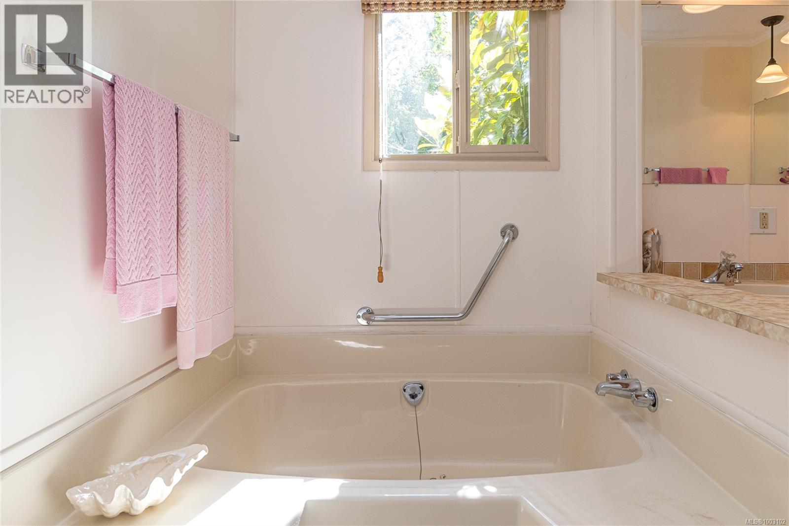2177 Summergate Blvd, Sidney, British Columbia  V8L 4K9 - Photo 20 - 1003102