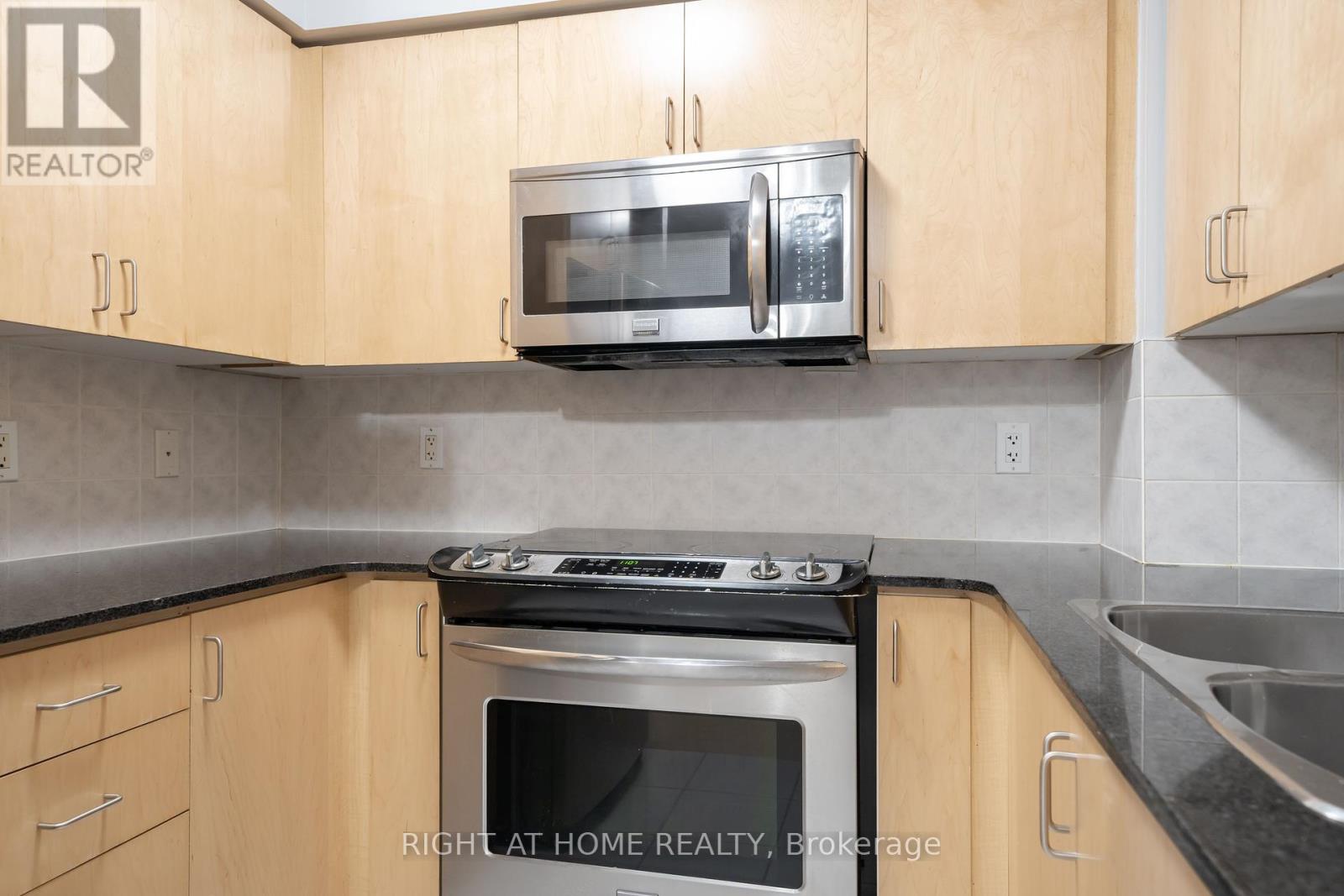 703 - 4080 Living Arts Drive, Mississauga (City Centre), Ontario  L5B 4N3 - Photo 11 - W12402634