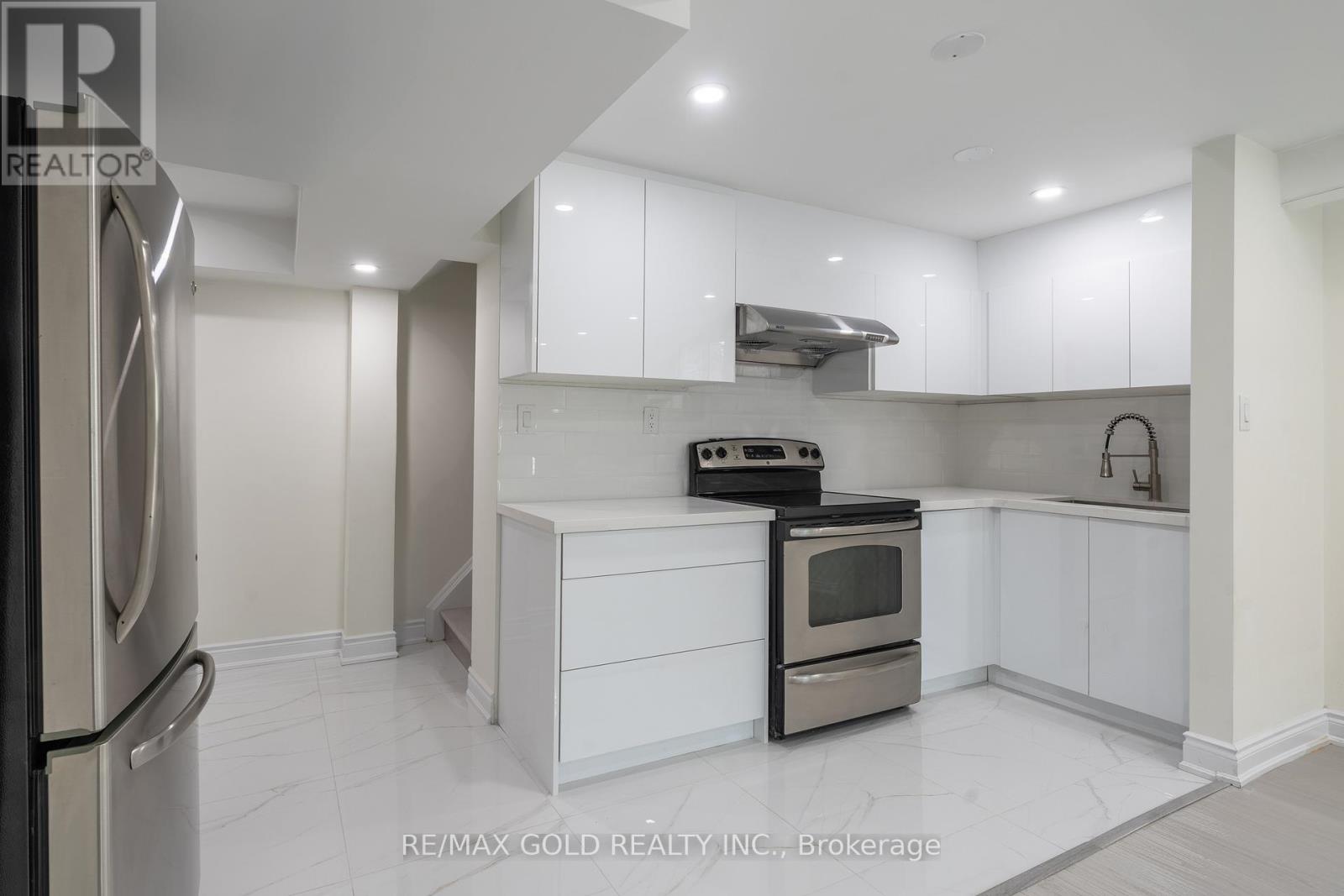 384 Westwood Drive, Kitchener, Ontario  N2M 2L6 - Photo 44 - X12402632