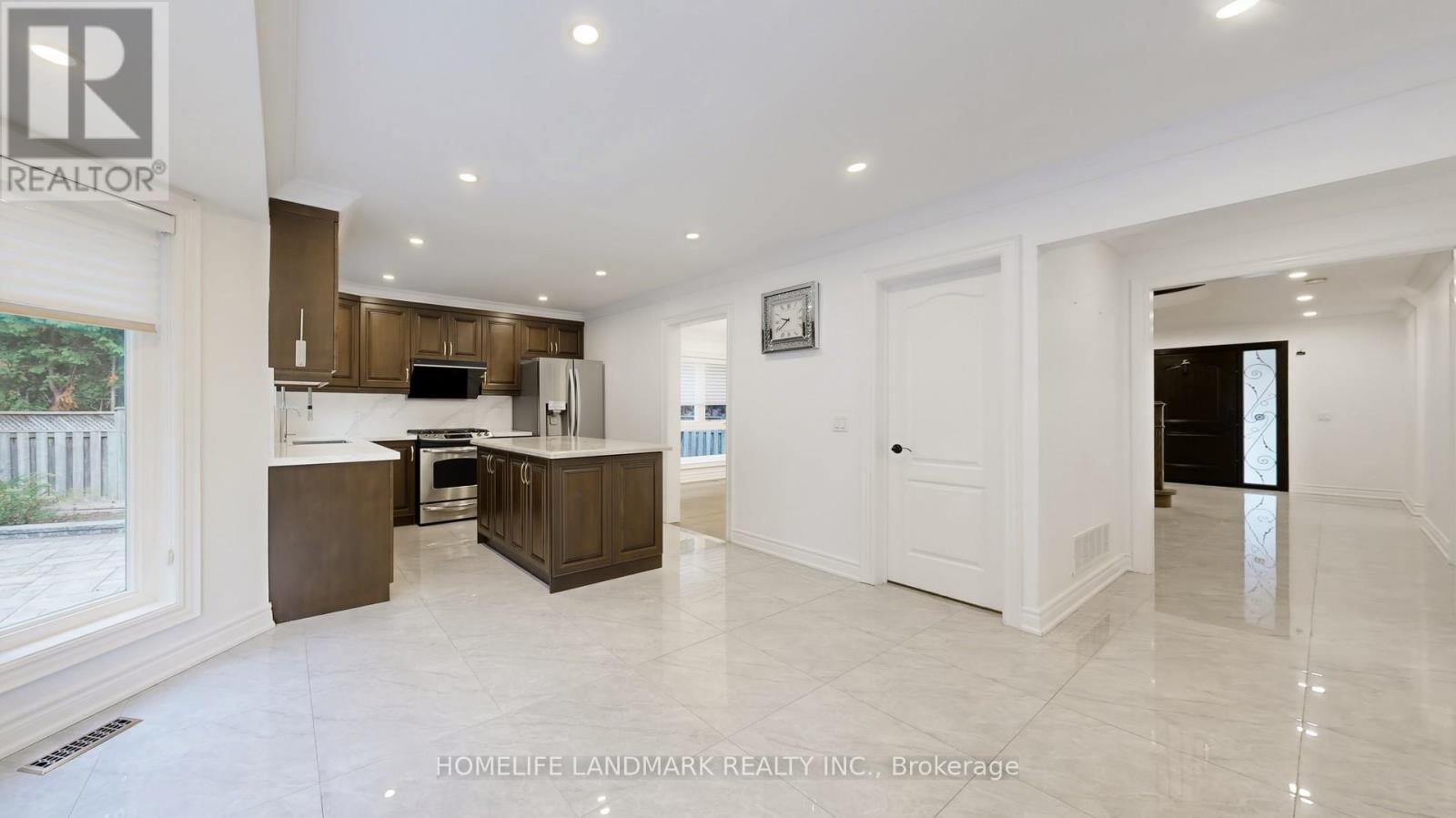 14 Casson Place, Markham, Ontario  L3R 0G2 - Photo 4 - N12396053