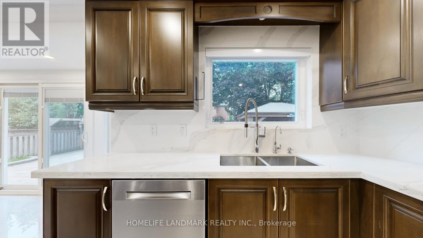 14 Casson Place, Markham, Ontario  L3R 0G2 - Photo 7 - N12396053