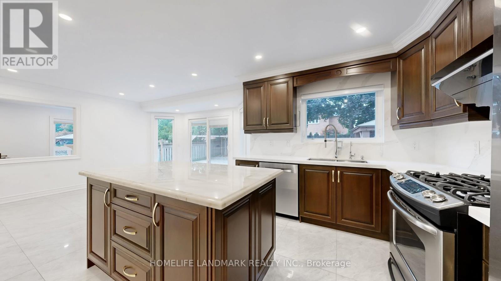 14 Casson Place, Markham, Ontario  L3R 0G2 - Photo 9 - N12396053