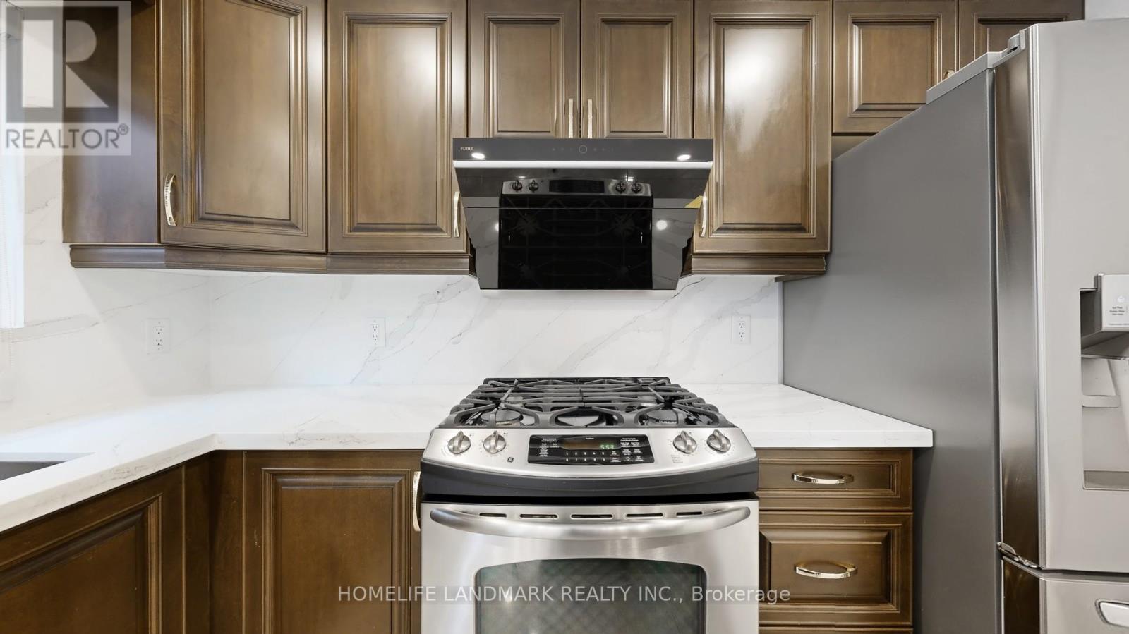 14 Casson Place, Markham, Ontario  L3R 0G2 - Photo 8 - N12396053