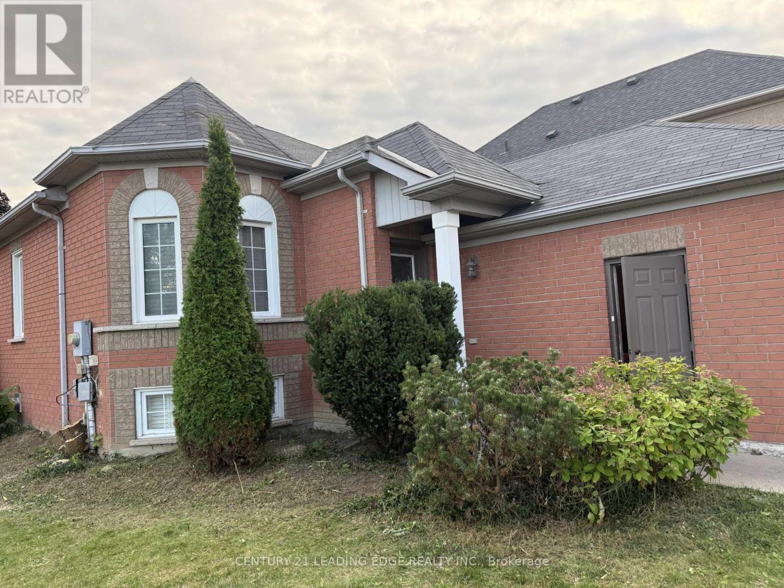 334 Clearmeadow Boulevard, Newmarket, Ontario  L3X 2C6 - Photo 3 - N12401775
