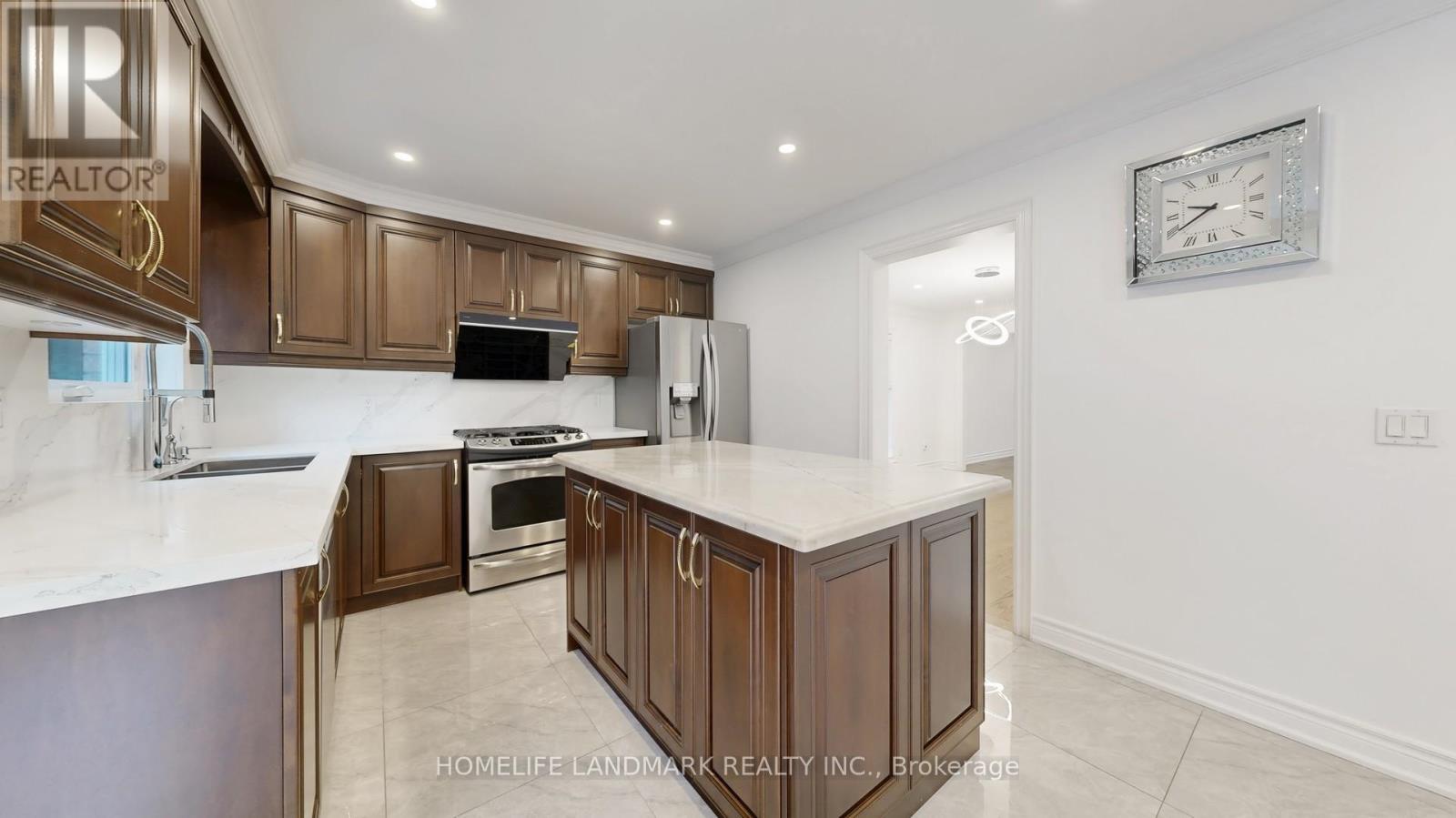 14 Casson Place, Markham, Ontario  L3R 0G2 - Photo 6 - N12396053