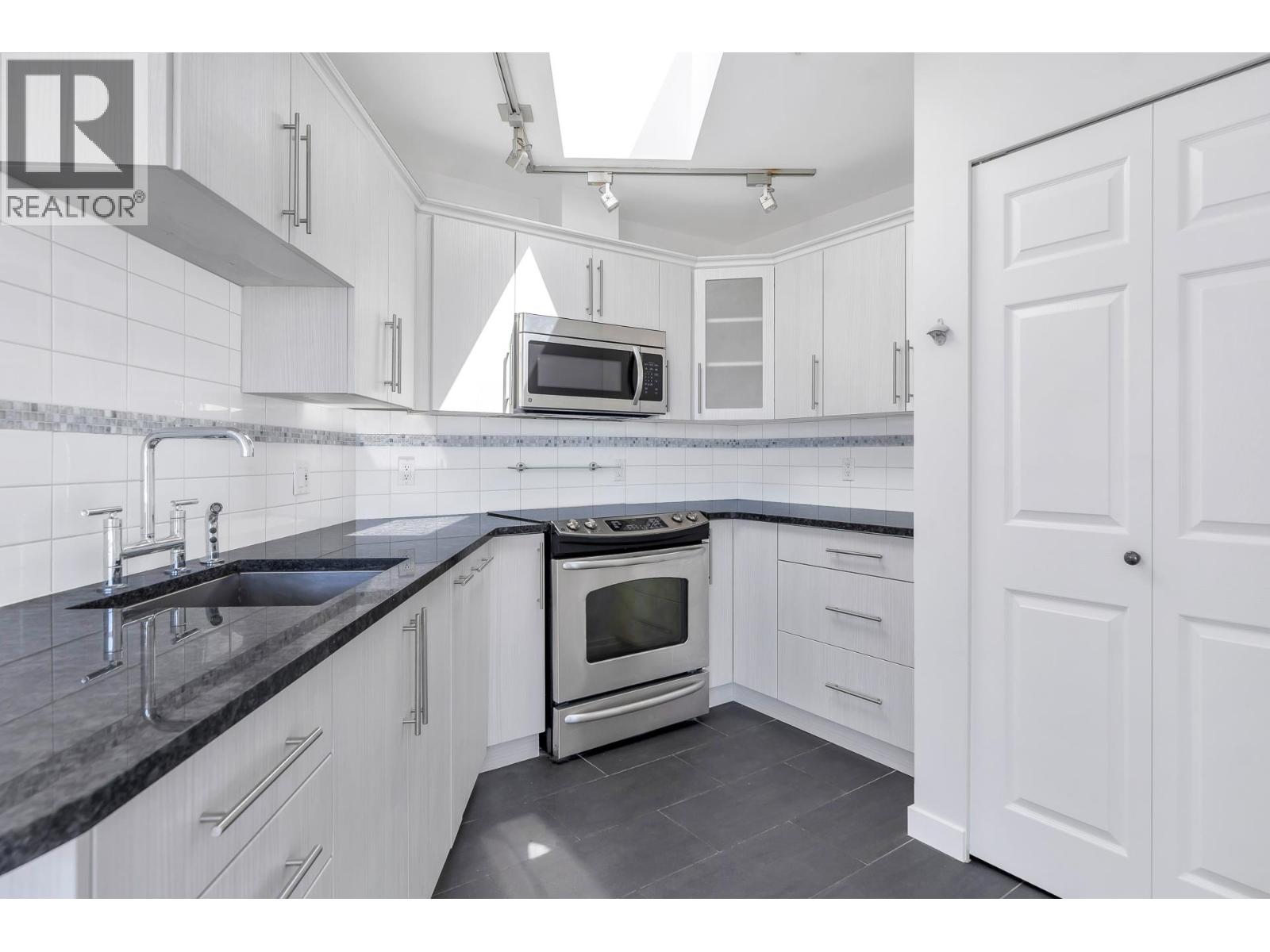 404 245 St. Davids Avenue, North Vancouver, British Columbia  V7L 3N9 - Photo 25 - R3032279