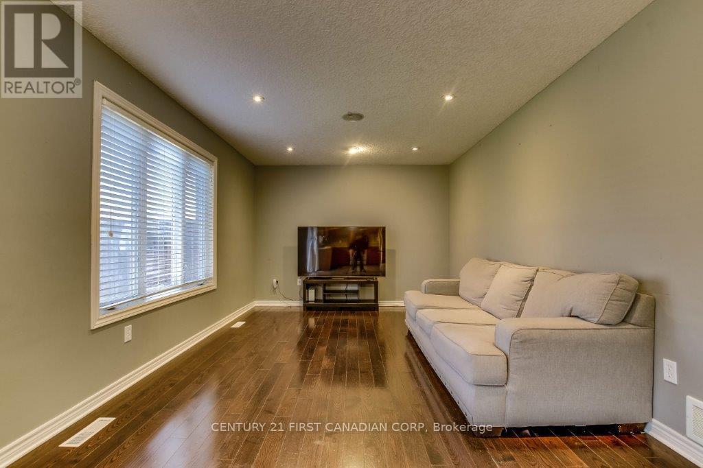 1678 Blackmaple Crescent, London East, Ontario  N5Y 6L6 - Photo 11 - X12397935