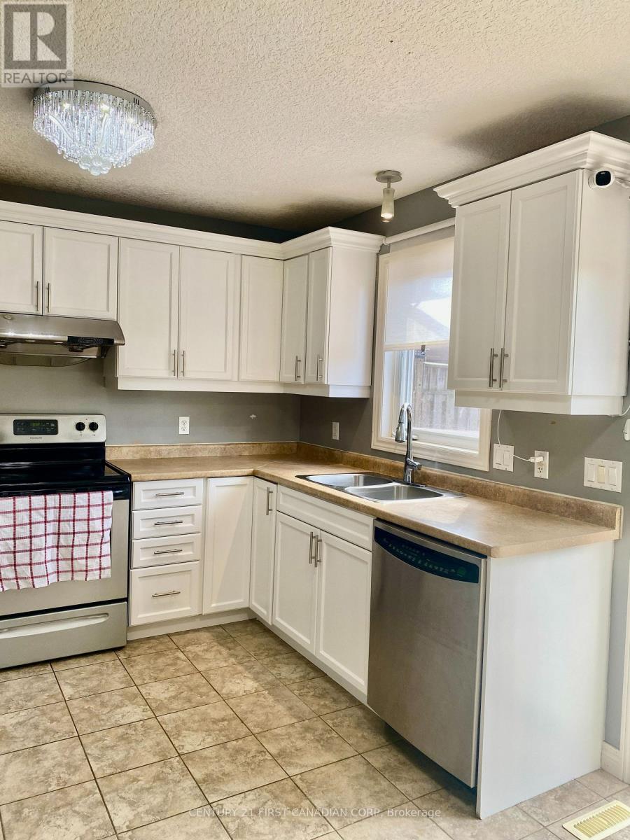 1678 Blackmaple Crescent, London East, Ontario  N5Y 6L6 - Photo 5 - X12397935