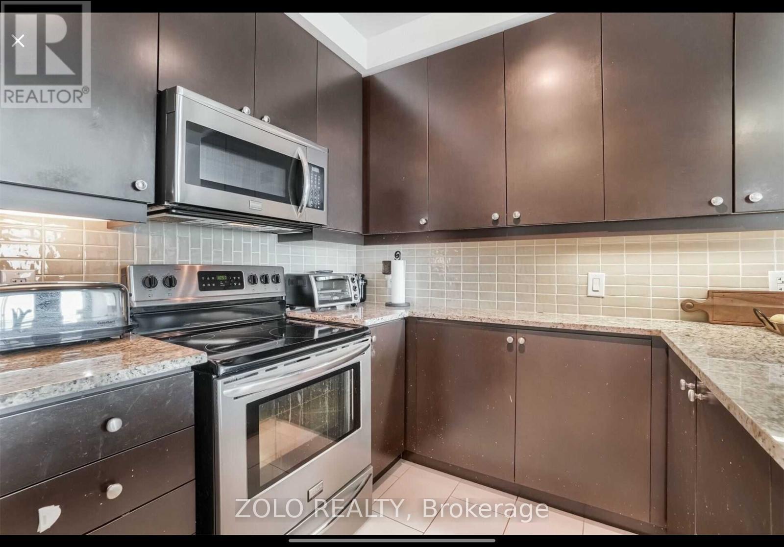 1905 - 100 John Street, Brampton, Ontario  L6W 0A8 - Photo 9 - W12400748
