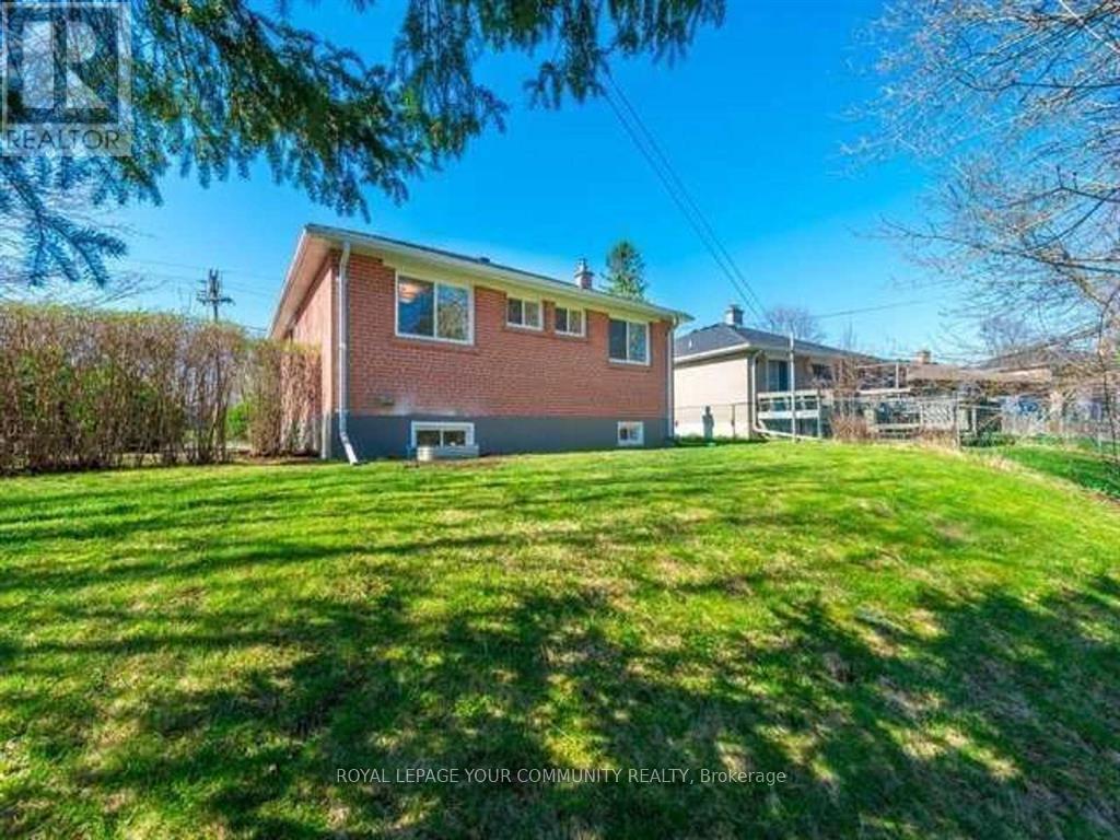 Main - 112 Murray Drive, Aurora, Ontario  L4G 2C5 - Photo 13 - N12402653