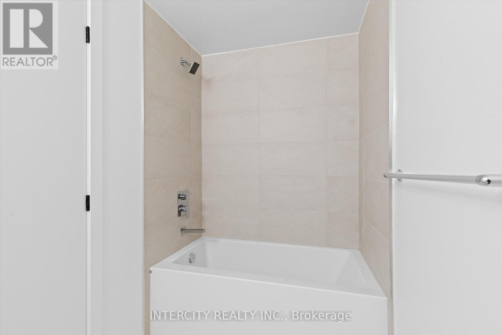 323 - 2075 King Road, King, Ontario  L7B 0R6 - Photo 20 - N12402658