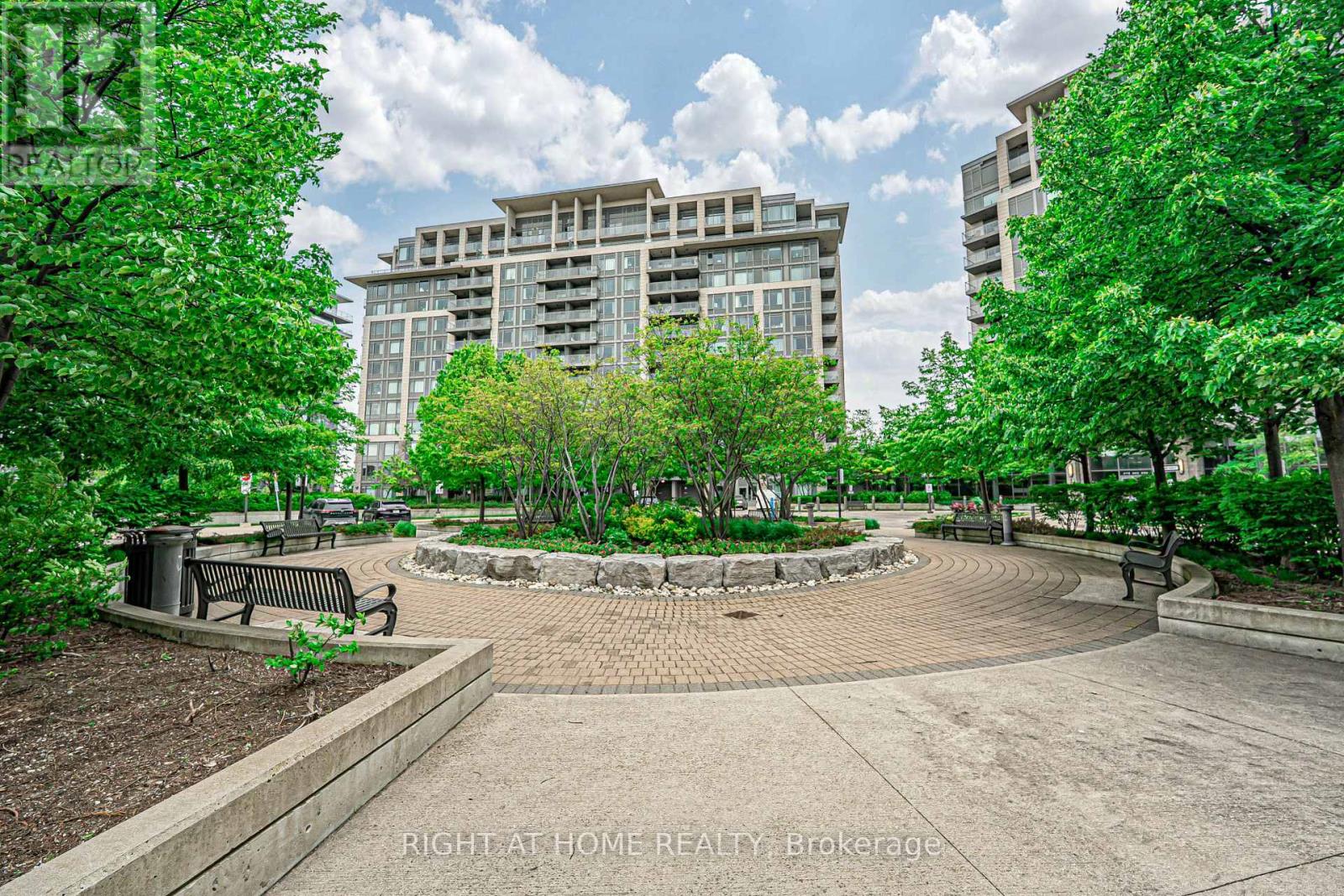 809 - 273 South Park Road, Markham, Ontario  L3T 0B5 - Photo 4 - N12351725