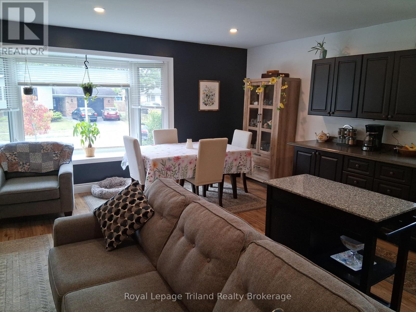 92 Keats Drive, Woodstock, Ontario  N4S 8B8 - Photo 5 - X12350794