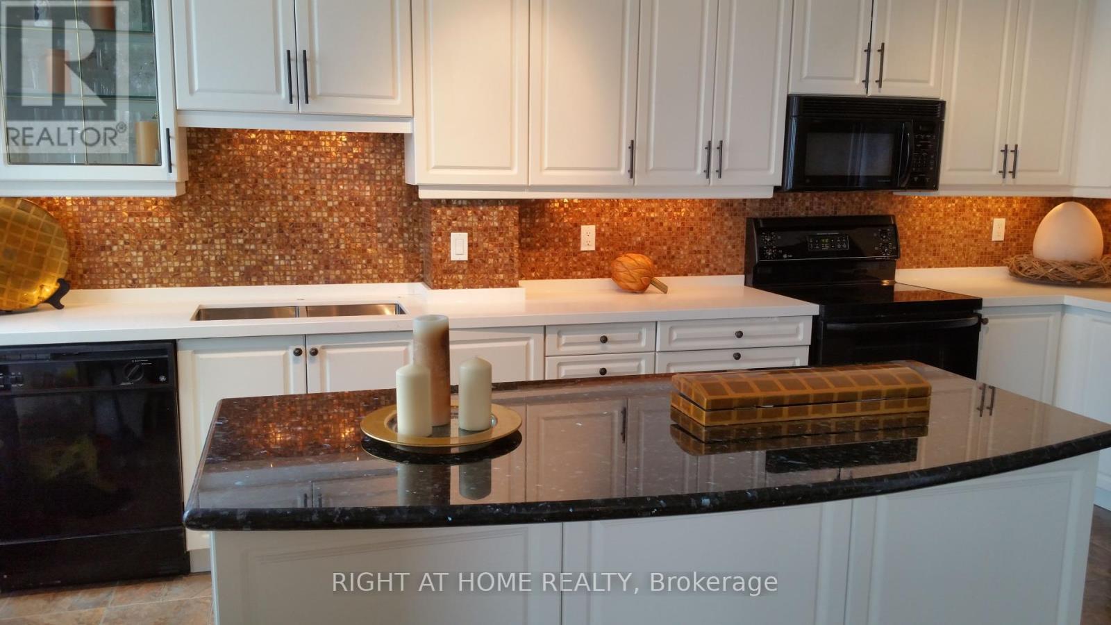 Ph03 - 2111 Lake Shore Boulevard W, Toronto, Ontario  M8V 4B2 - Photo 32 - W12402671