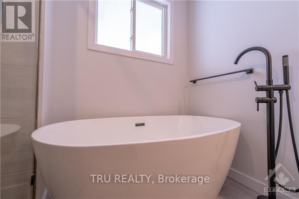 A - 759 Adams Avenue, Ottawa, Ontario  K1G 2Y1 - Photo 12 - X12402700