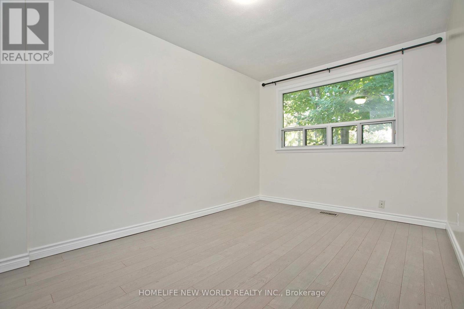 49 Thorncroft Crescent, Ajax (South East), Ontario  L1S 2S1 - Photo 10 - E12402681
