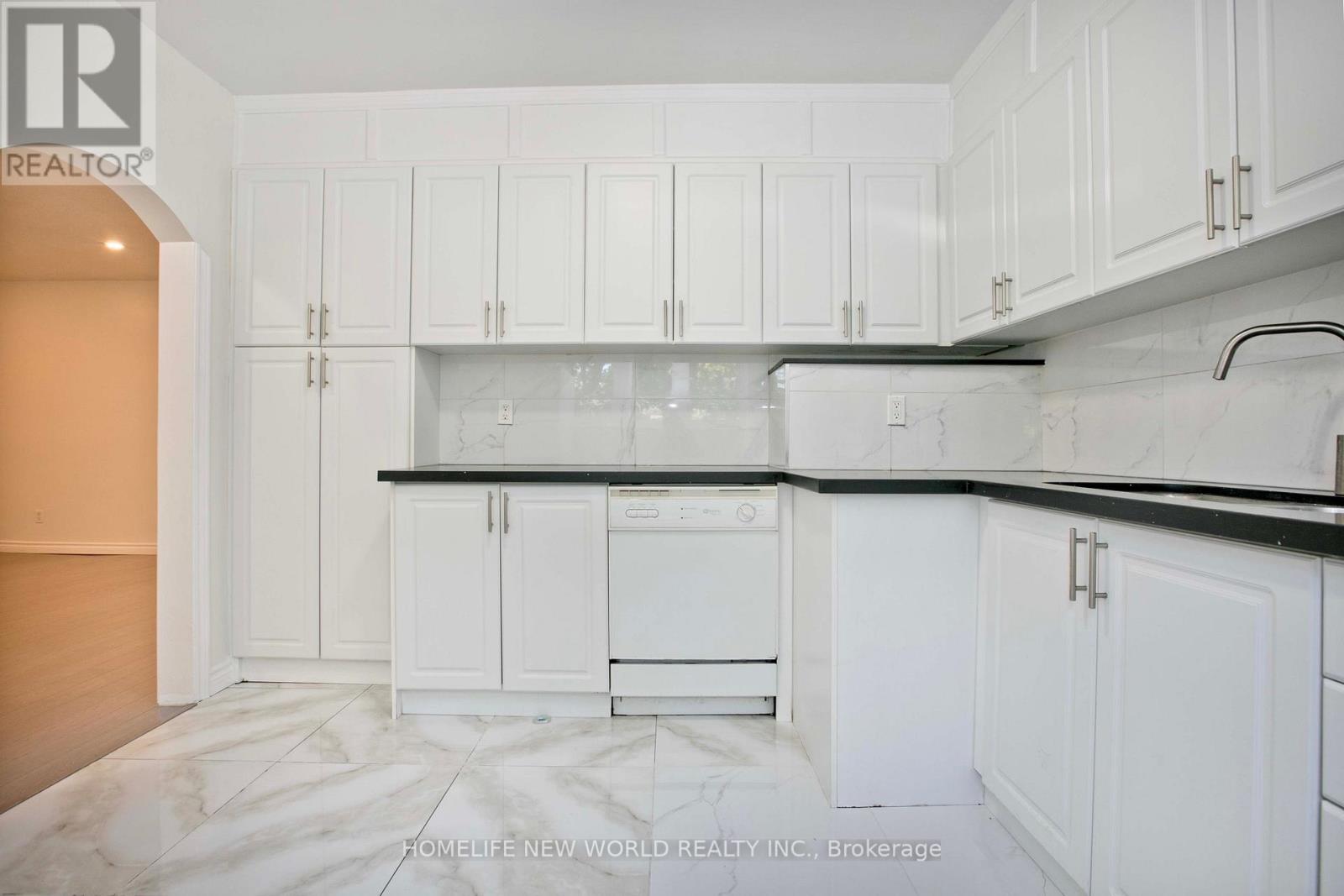 49 Thorncroft Crescent, Ajax (South East), Ontario  L1S 2S1 - Photo 8 - E12402681