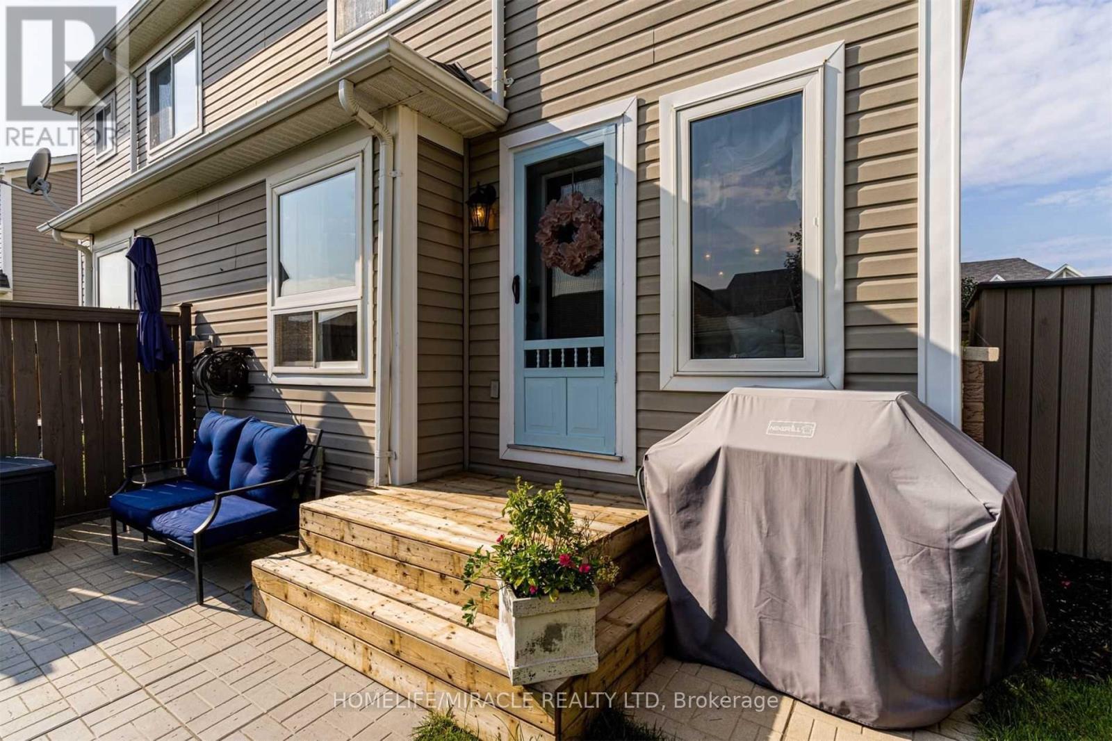149 Carnwith Drive E, Whitby (Brooklin), Ontario  L1M 2J5 - Photo 4 - E12402701