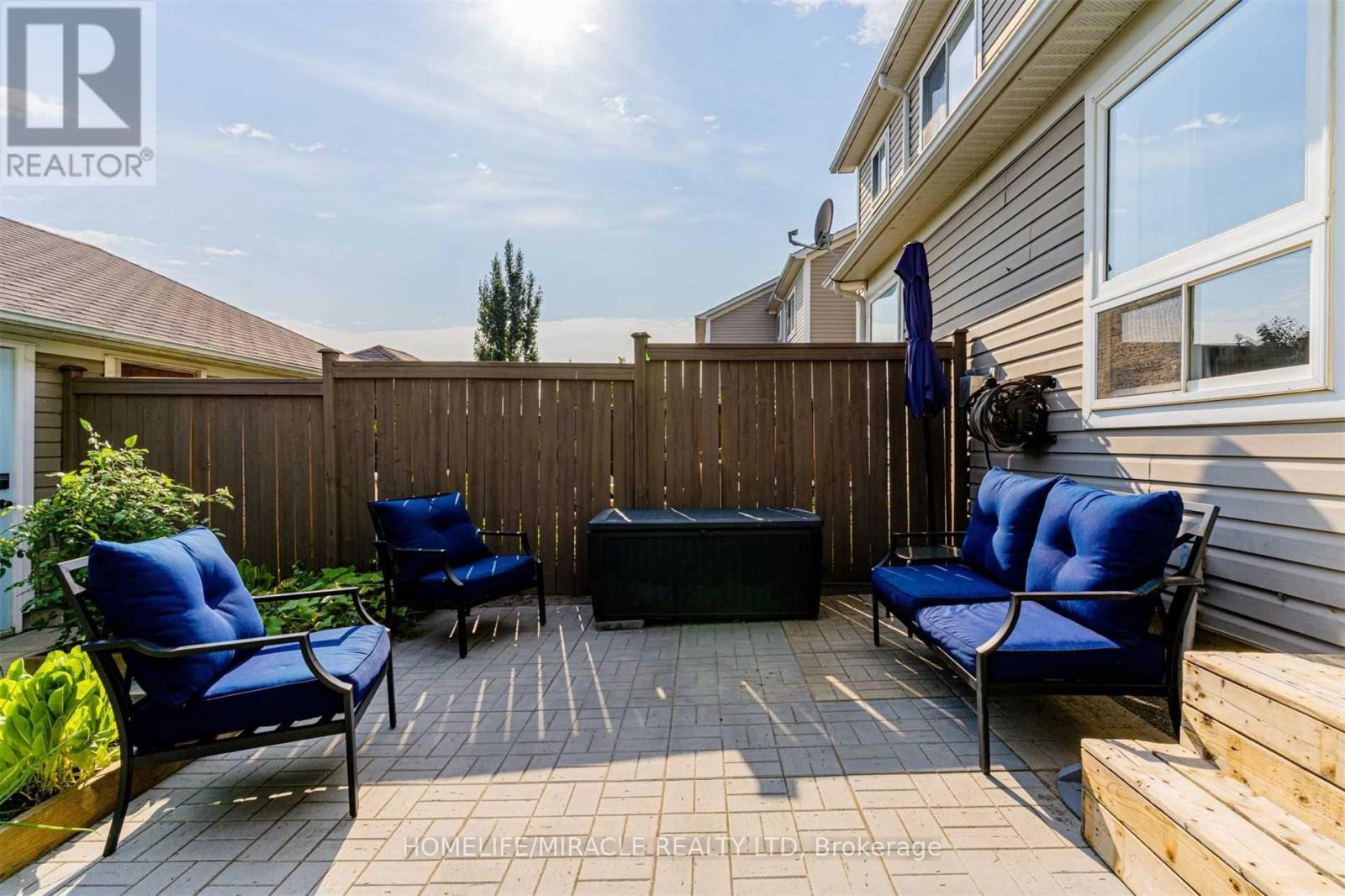 149 Carnwith Drive E, Whitby (Brooklin), Ontario  L1M 2J5 - Photo 8 - E12402701
