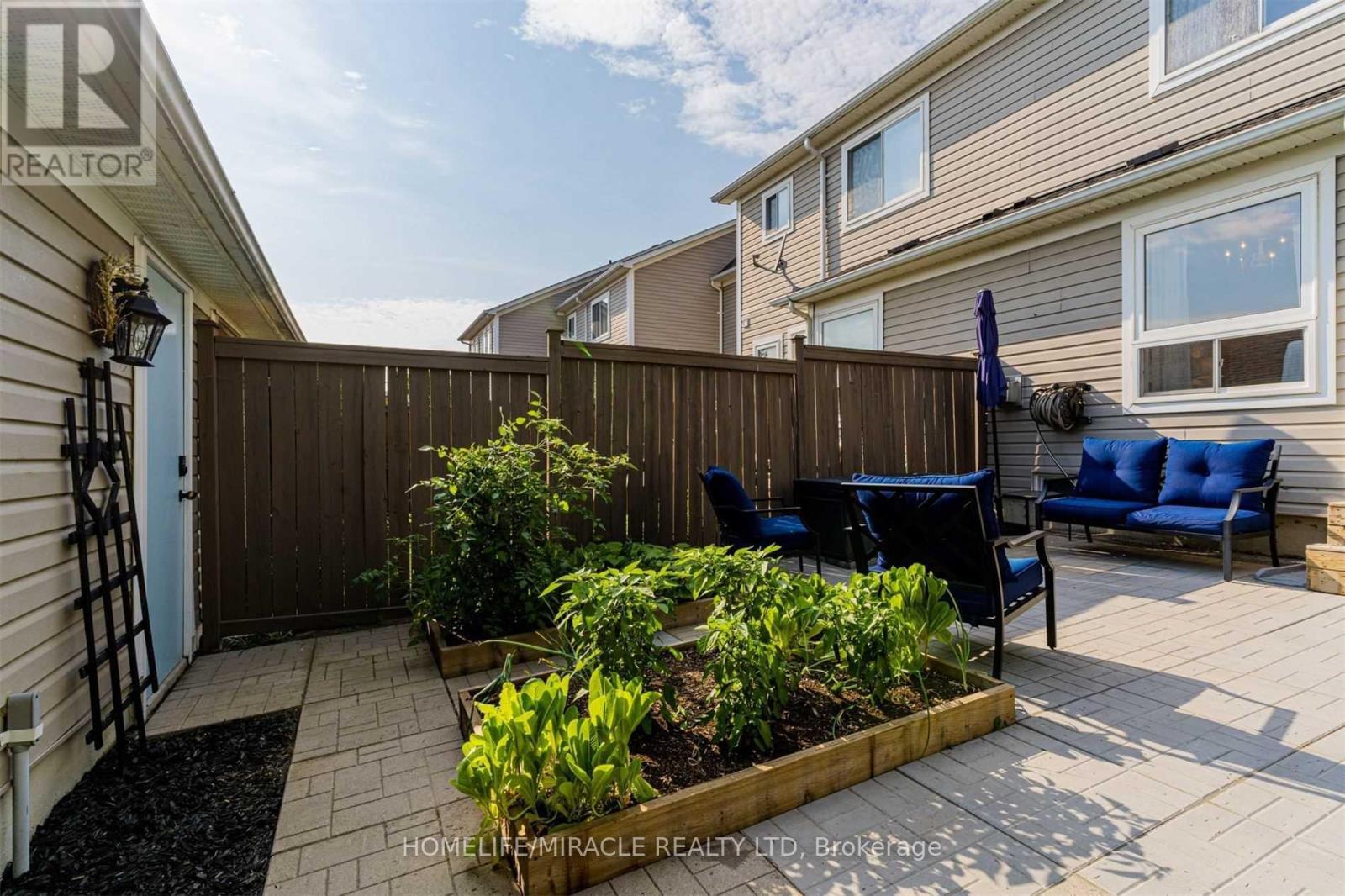149 Carnwith Drive E, Whitby (Brooklin), Ontario  L1M 2J5 - Photo 9 - E12402701