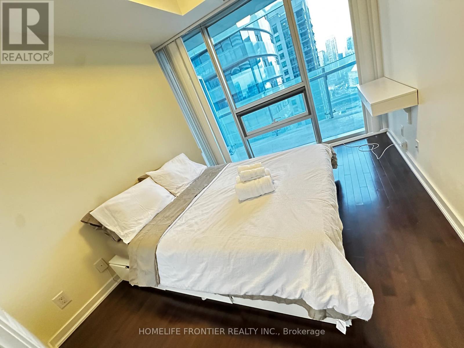 2406 - 14 York Street, Toronto, Ontario  M5J 0B1 - Photo 8 - C12398572
