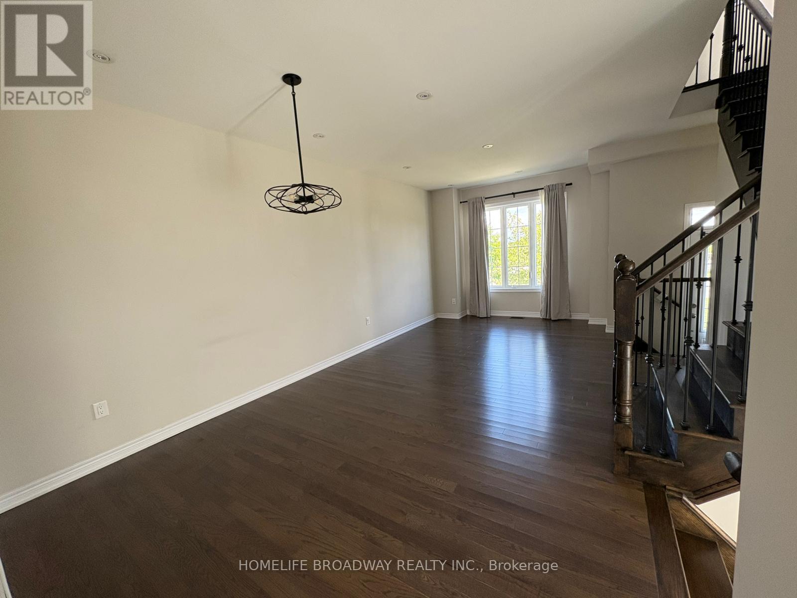 1906 Donald Cousens Parkway, Markham, Ontario  L6B 1M4 - Photo 2 - N12402265