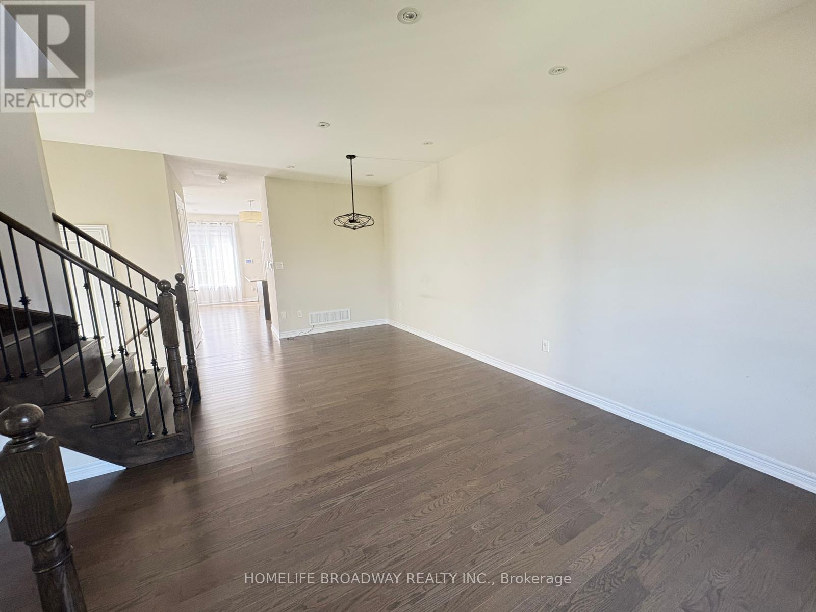 1906 Donald Cousens Parkway, Markham, Ontario  L6B 1M4 - Photo 3 - N12402265