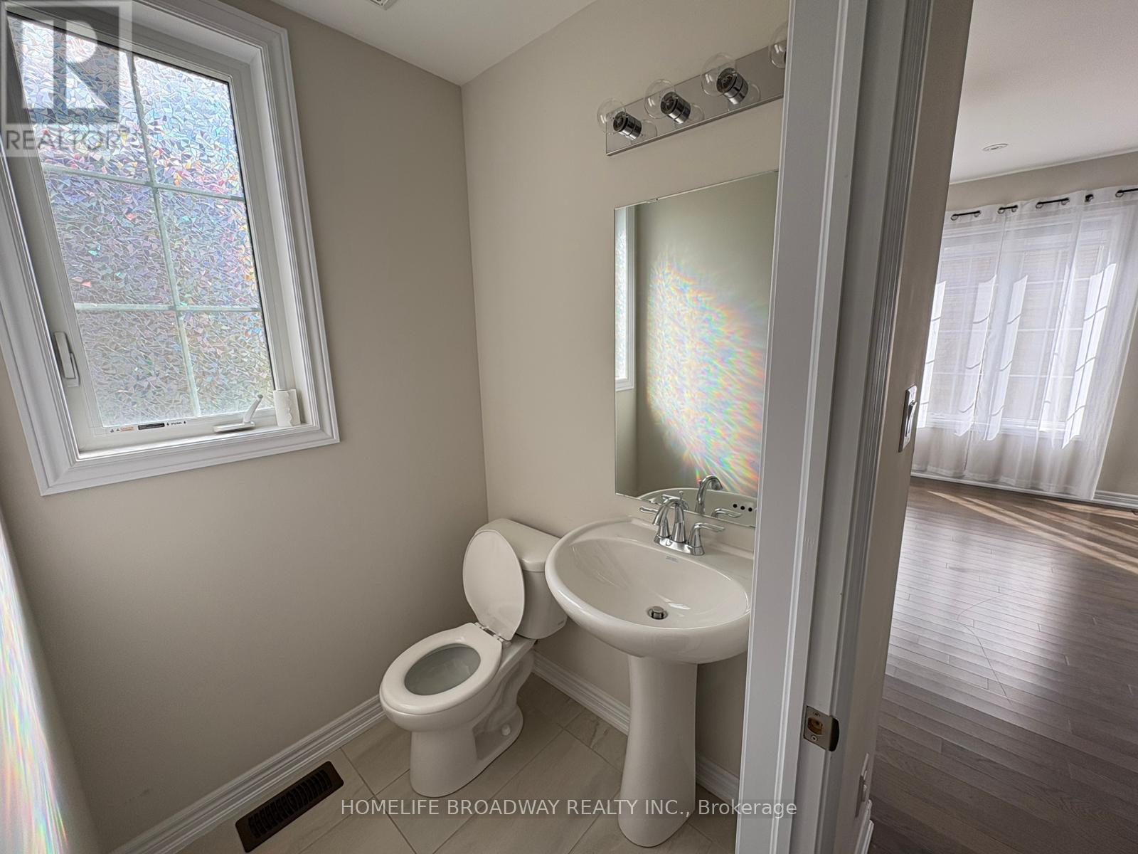 1906 Donald Cousens Parkway, Markham, Ontario  L6B 1M4 - Photo 4 - N12402265