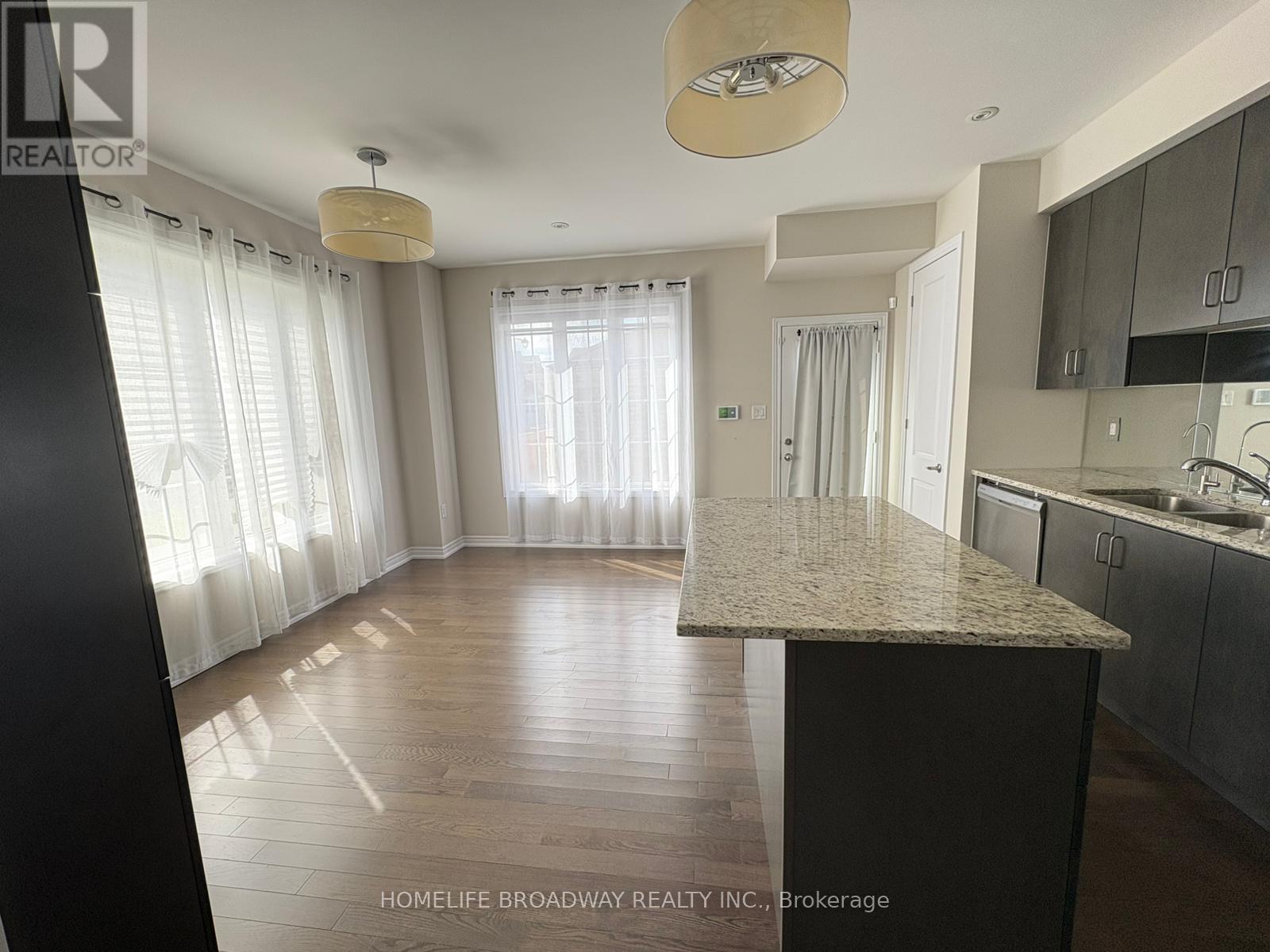 1906 Donald Cousens Parkway, Markham, Ontario  L6B 1M4 - Photo 7 - N12402265