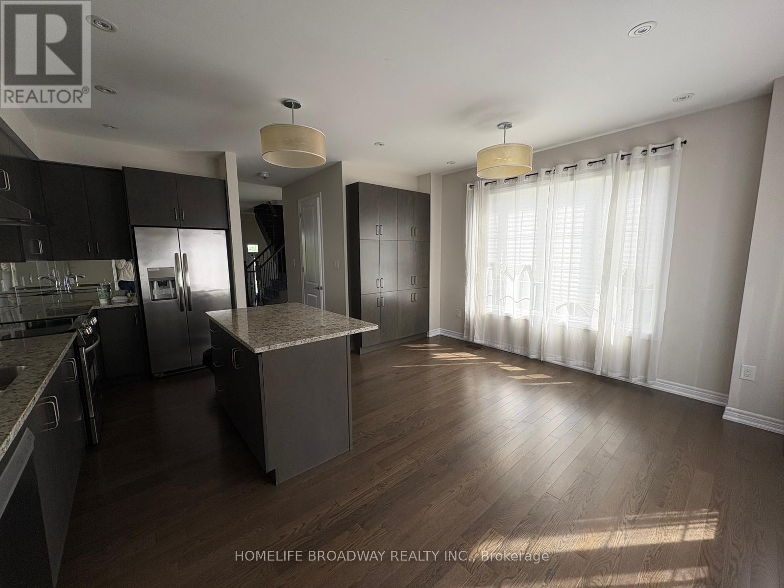 1906 Donald Cousens Parkway, Markham, Ontario  L6B 1M4 - Photo 5 - N12402265